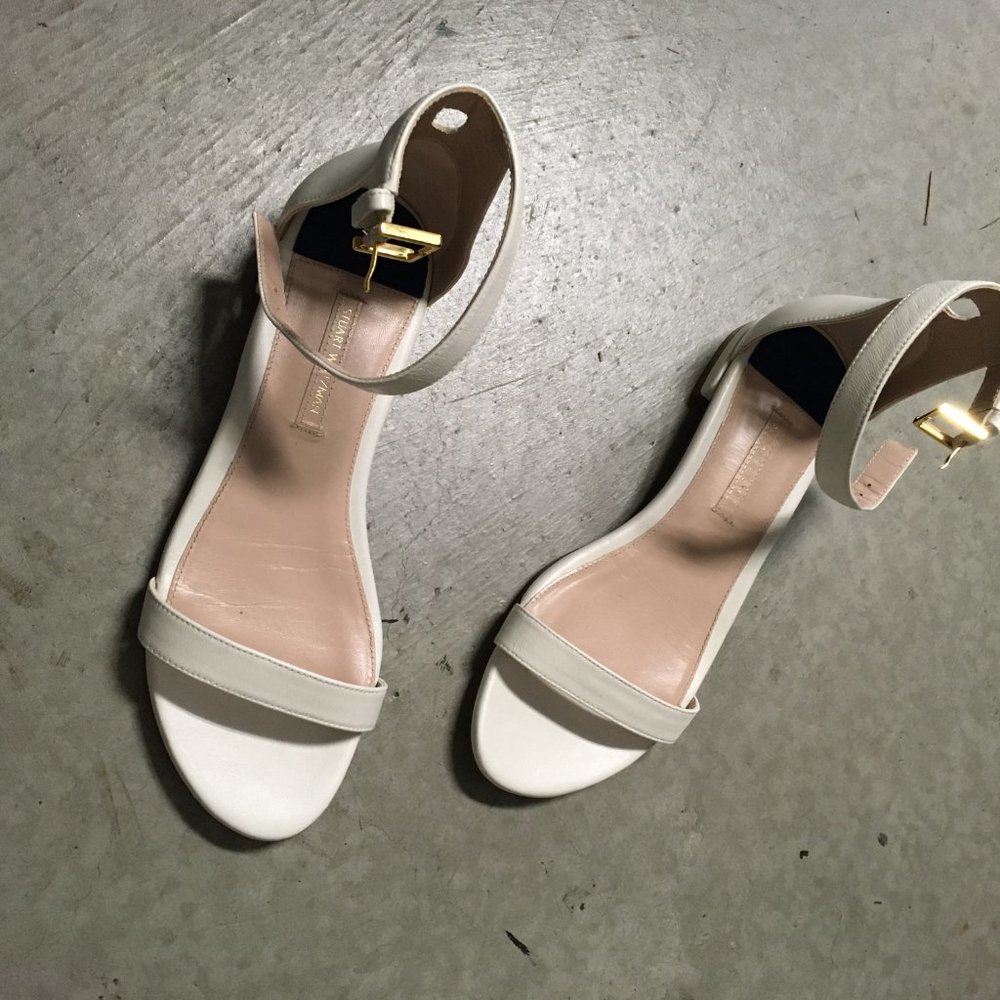 Stuart Weitzman White Flat Leather Ankle Strap Sandals 6 - Picture 2 of 5